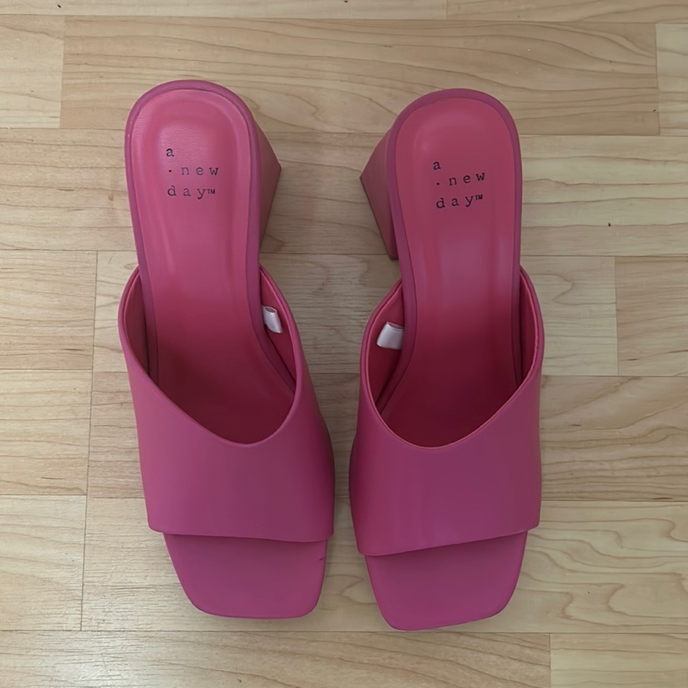 Fushia mule heel open toe shoes